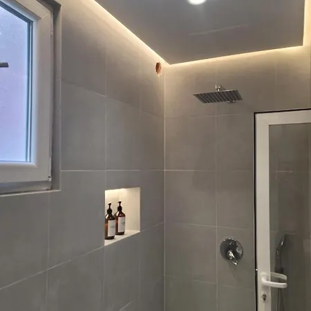 Cozy Studio, Vasil Shanto アパート *